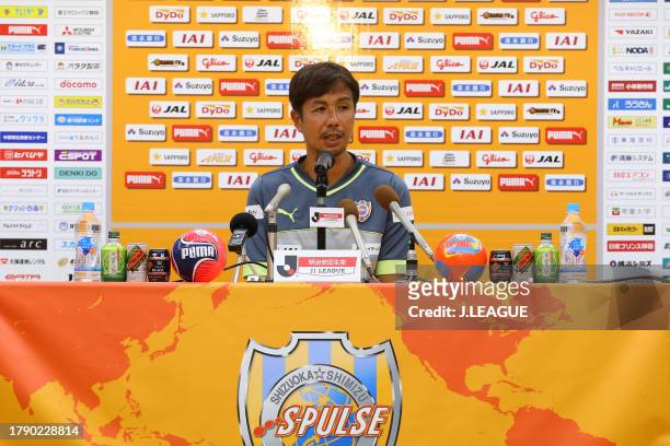 Head coach Katsumi Oenoki of Shimizu S-Pulse pr the J.League J1 second stage match between Shimizu S-Pulse and Nagoya Grampus at IAI Stadium...
