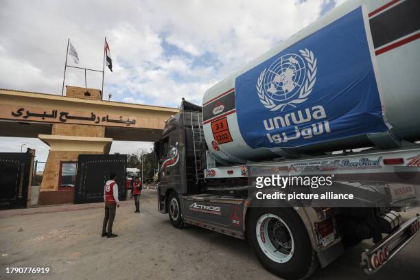 November 2023, Egypt, Rafah: An UNRWA fuel truck queues to enter Palestinian territories from Rafah Border Crossing. Photo: Gehad Hamdy/dpa