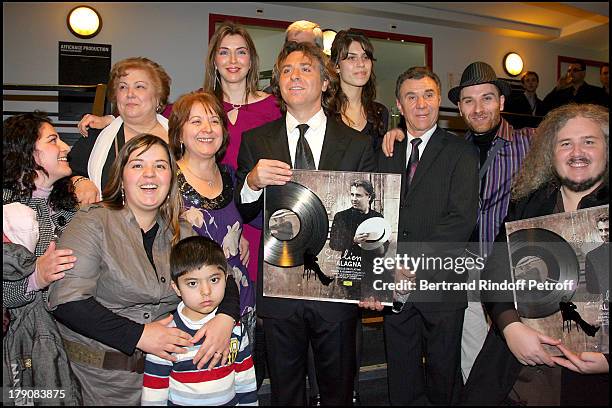 Yann Olivier, Director of Universal Classics, Remet Un Disque De Platine, Roberto Alagna, Ses Parents, Sa Soeur Marinella, Sa Fille Ornella, Son...