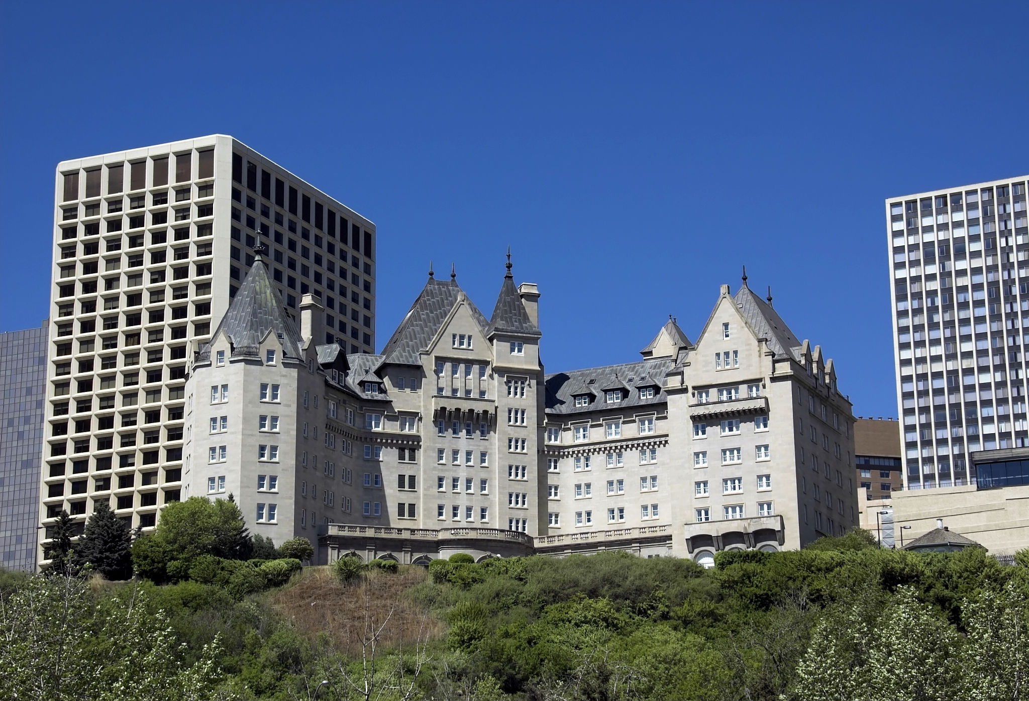 luxury hotel edmonton