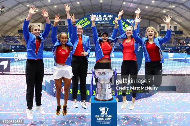 Marina Stakusic, Leylah Fernandez, Rebecca Marino, Heidi El Tabakh, Gabriela Dabrowski and Eugenie Bouchard of Team Canada pose for a photo with the...