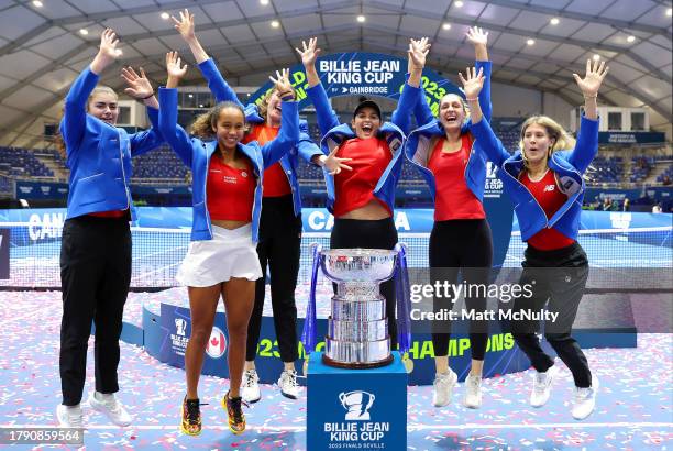 Marina Stakusic, Leylah Fernandez, Rebecca Marino, Heidi El Tabakh, Gabriela Dabrowski and Eugenie Bouchard of Team Canada pose for a photo with the...