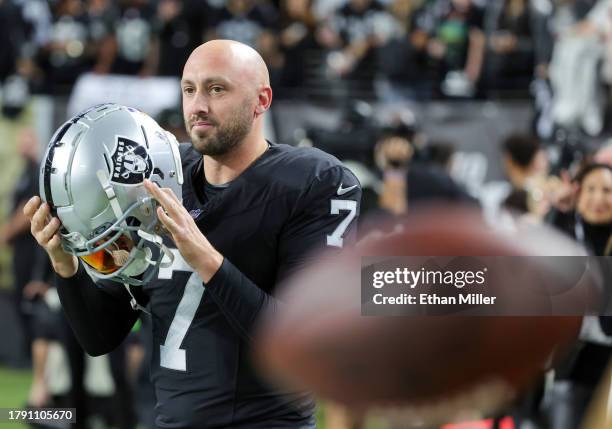 Quarterback Brian Hoyer of the Las Vegas Raiders warms up before a game against the New York Jets at Allegiant Stadium on November 12, 2023 in Las...