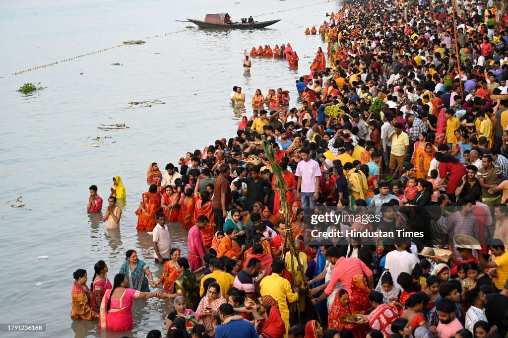 Chhatt Devotees perform rituals on the occasion of Chhat Puja at Ahiritola ...