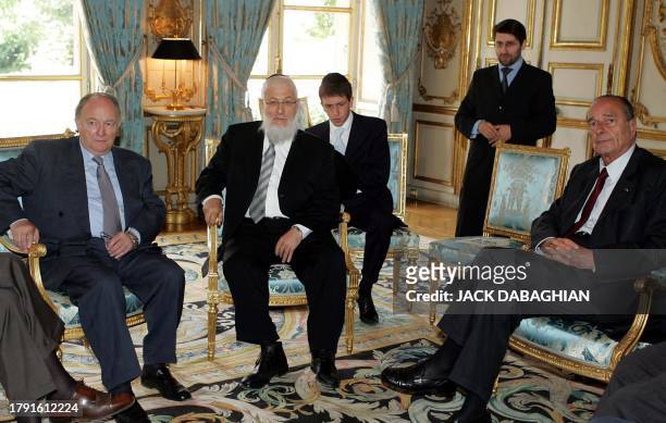 French President Jacques Chirac meets Jewish community representatives at the Elysee Palace 16 June 2004. (CRIF President Roger Cukierman and Rabbi...