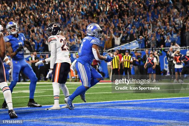 Detroit Lions running back David Montgomery runs in for the go ahead touchdown with less than one minute left in the game during the Detroit Lions...