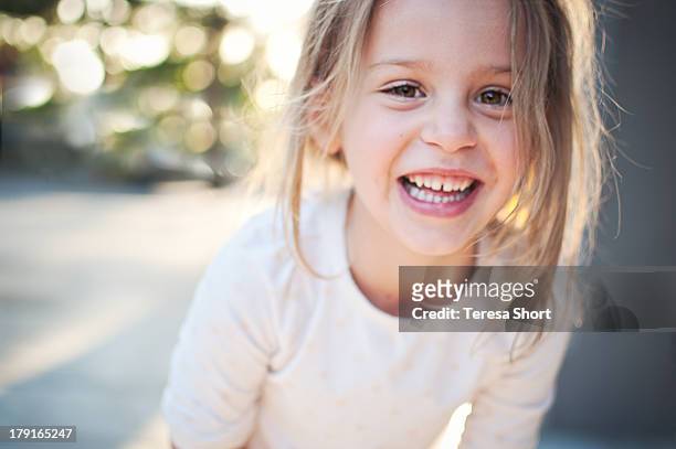 cute 5 year old girl with big happy smile - 4 5 ans photos et images de collection