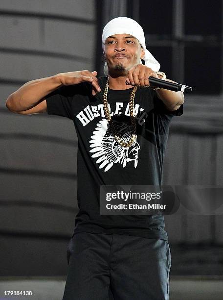 Tip Ti Rapper 63 Americas Most Wanted Music Festival With Lil Wayne And T I At The ...