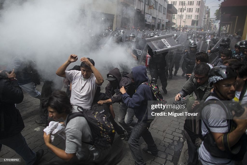 People Protest Against Energy and Education Reforms in Mexico