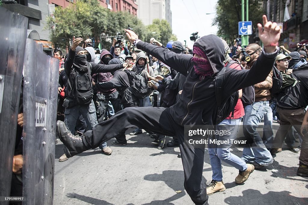 People Protest Against Energy and Education Reforms in Mexico