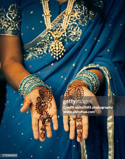 middle eastern woman - gold sari stock pictures, royalty-free photos & images