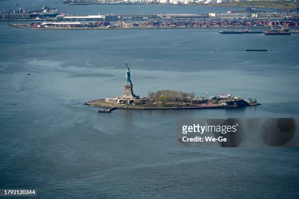 the statue of liberty as seen from new york harbor. - liberty eiland stockfoto's en -beelden