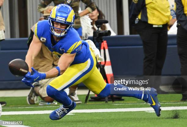 Inglewood, CA Los Angeles Rams' Cooper Kupp attempts to catch near endzone against Seattle Seahawks' during game action at SoFi Stadium on Sunday,...