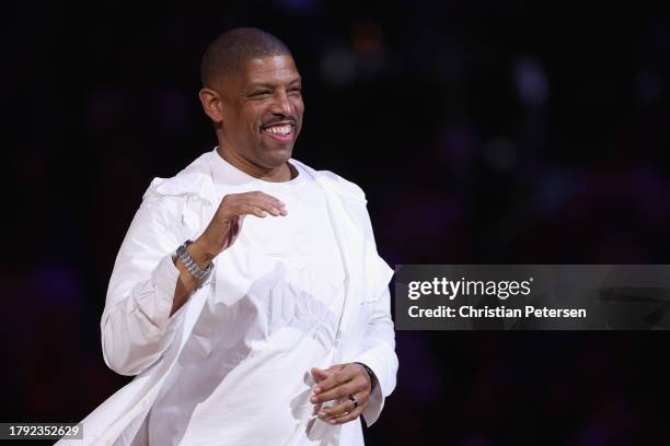 Former Suns player and Sacramento mayor Kevin Johnson is introduced to the new Phoenix Suns Ring of Honor during the NBA game against the Utah Jazz...