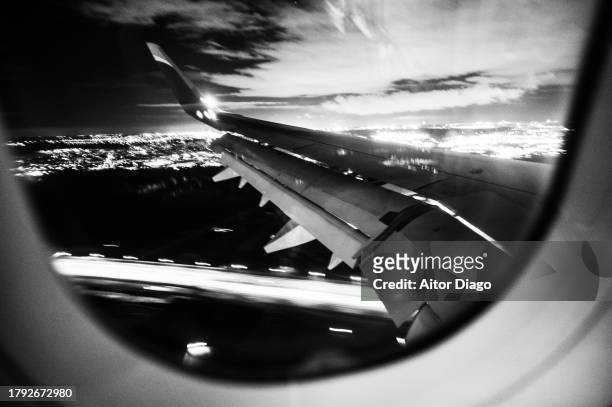 aircraft landing at night. - civil aviation stock pictures, royalty-free photos & images