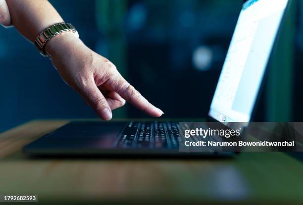 hacker or programmer hand using laptop - codice binario fotografías e imágenes de stock