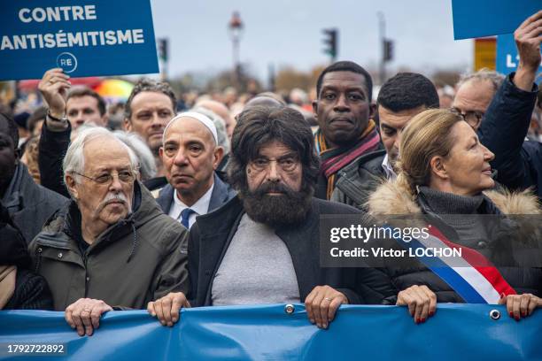 Marek Halter lors de la marche Pour la République et contre l'Antisémitisme le 12 novembre 2023 à Paris.