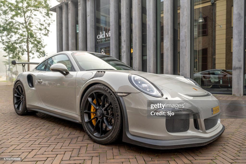 Porsche 911 GT3 RS sports car