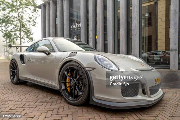 porsche 911 gt3 rs sports car - porsche 911 imagens e fotografias de stock