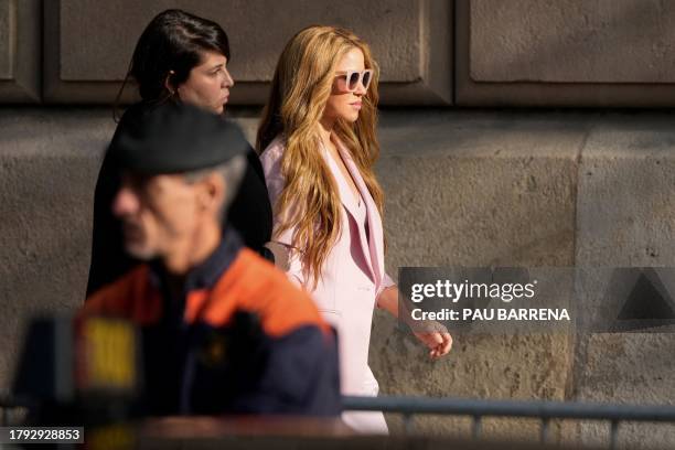 368 Shakira Departs Stock Photos, High-Res Pictures, and Images - Getty