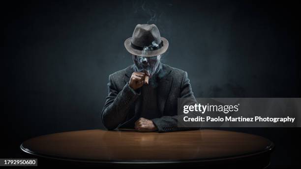 boss smoking, gangster - cigar stock-fotos und bilder