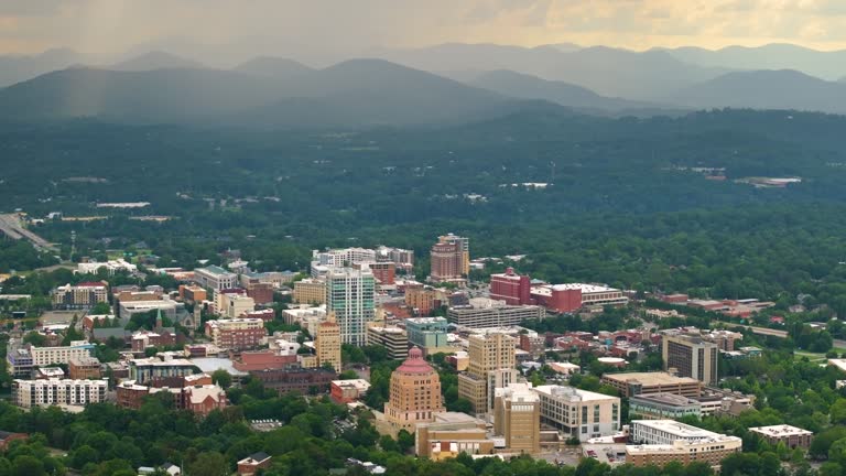 https://media.gettyimages.com/id/1793027909/video/usa-travel-destination-landscape-panoramic-view-of-north-carolina-appalachian-city-asheville.jpg?b=1&s=640x640&k=20&c=dHJFJMPgqOZtIHIgDqaDwZ8bTDWqlK5WK57SLDEKVP0=
