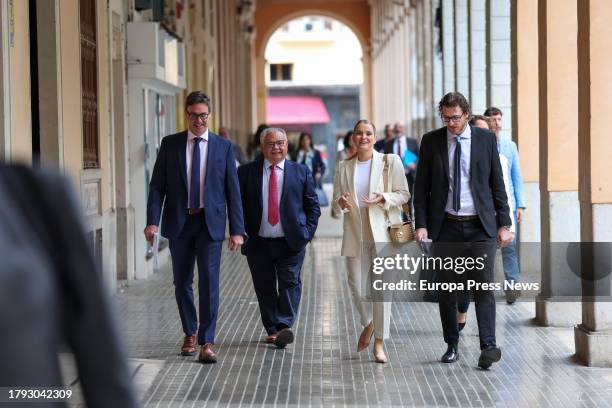 El vicepresidente y conseller de Economia, Hacienda e Innovacion del Govern balear, Antoni Costa ; la presidenta del Govern balear, Marga Prohens y...