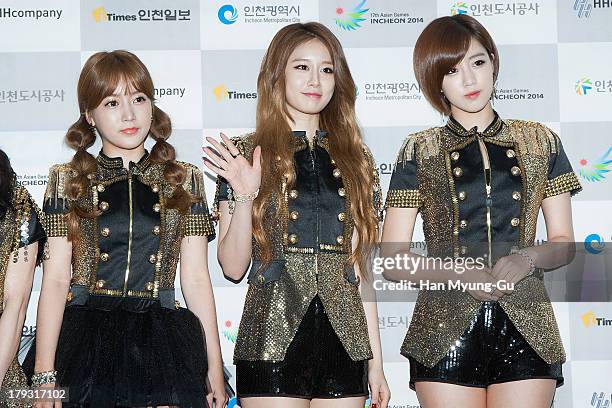 So-Yeon , Ji-Yeon and Eung-Jung of South Korean girl group T-ara attend the "2013 Incheon Korean Music Wave" Photocall at Incheon Munhak Stadium on...