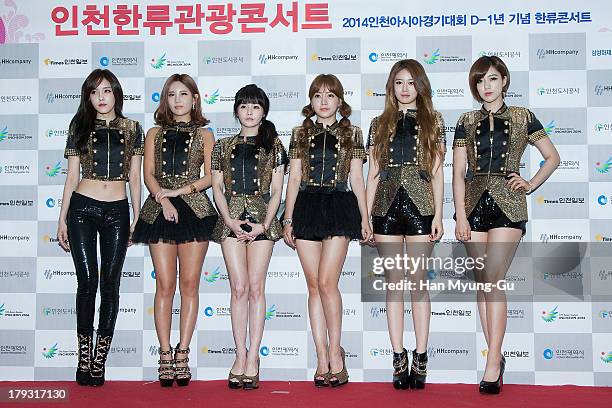 Hyo-Min , Qri, Boram, So-Yeon , Ji-Yeon and Eung-Jung of South Korean girl group T-ara attend the "2013 Incheon Korean Music Wave" Photocall at...