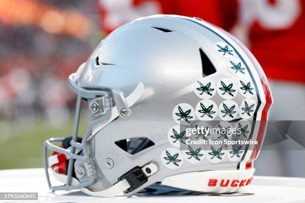 buckeye football helmet NCAA Ohio State Buckeyes Replica Mini : Sports Related Collectible Mini Helmets : Sports & Outdoors At approx Ohio State Buckeyes Speed Mini