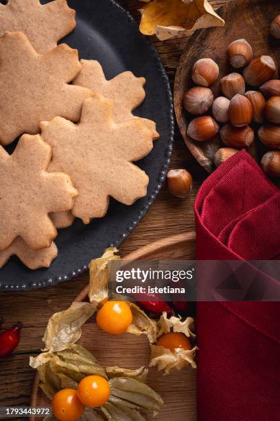 plate of christmas cookies - gooseberry cake stock pictures, royalty-free photos & images