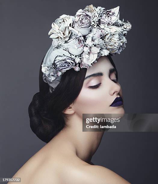 beautiful woman with wreath of flowers - fine art woman stockfoto's en -beelden
