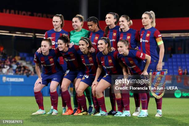 The FC Barcelona team line up prior to the UEFA Women's Champions League group stage match between FC Barcelona and SL Benfica at Estadi Johan Cruyff...