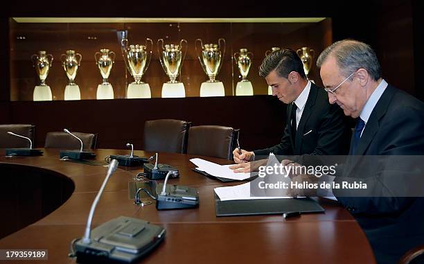 Gareth Bale signs his contract with Real Madrid's President Florentino Perez during his official presentation as a new Real Madrid player at Estadio...