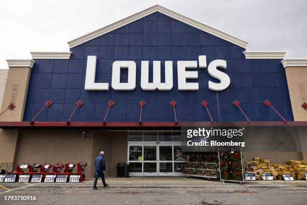 Lowe's store in Glenmont, New York, US, on Tuesday, Nov. 14, 2023. Lowe's Cos. Is expected to release earnings figures on November 21. Photographer:...