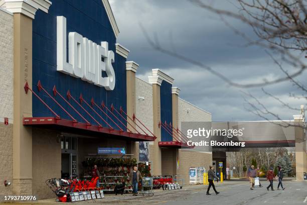 Lowe's store in Glenmont, New York, US, on Tuesday, Nov. 14, 2023. Lowe's Cos. Is expected to release earnings figures on November 21. Photographer:...