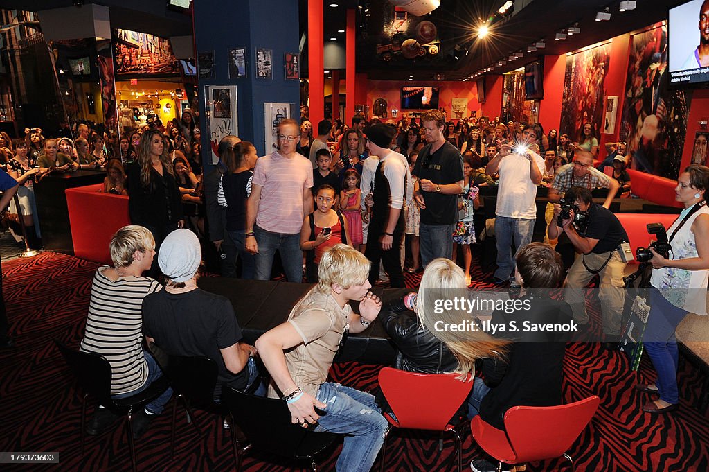 R5 Visit Planet Hollywood Times Square