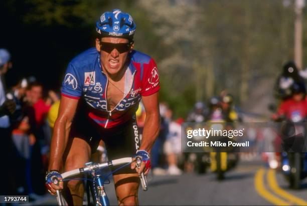 Lance Armstrong of the United States climbs Beech Mountain during the Tour Dupont. Mandatory Credit: Mike Powell /Allsport