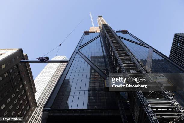 Steel beam is raised during an event at 270 Park Avenue, JPMorgan Chase's new global headquarters building, in New York, US, on Monday, Nov. 20,...