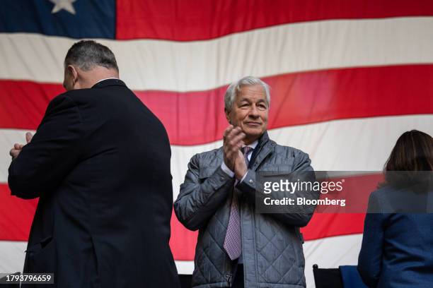 Jamie Dimon, chief executive officer of JPMorgan Chase & Co., center, during an event at 270 Park Avenue, JPMorgan Chase's new global headquarters...