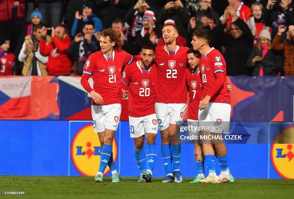 TOPSHOT-FBL-EURO-2024-QUALIFIER-CZE-MDA