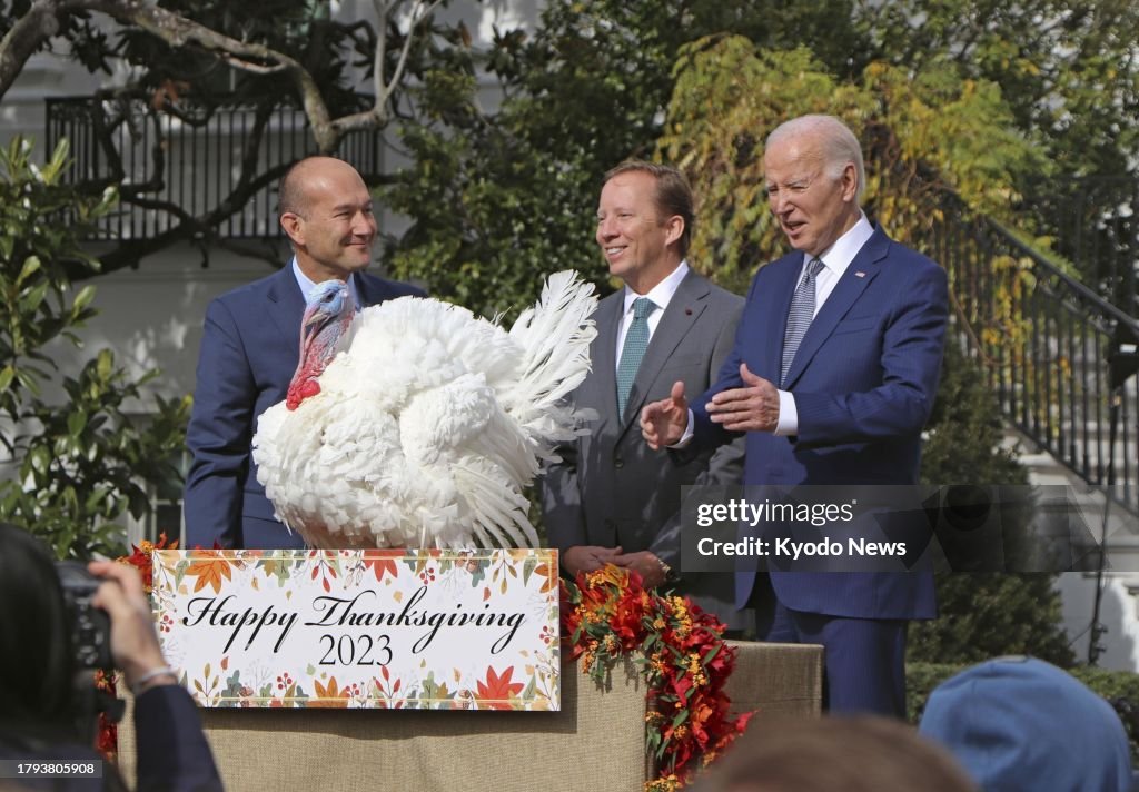 U.S. Pres. Biden pardons turkey