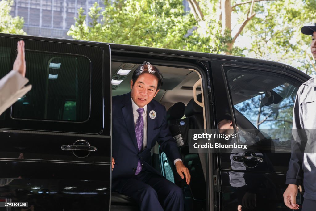 Taiwan Contender Names Former Envoy to US as Running Mate