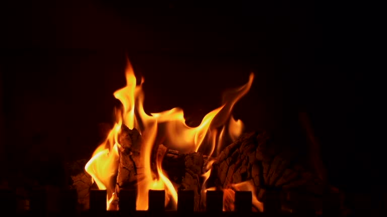 https://media.gettyimages.com/id/179383937/video/fireplace.jpg?b=1&s=640x640&k=20&c=9lbsQpQ7MYzvPbunKBiDxVZThlJHIvb3-KDxXFfU6_w=
