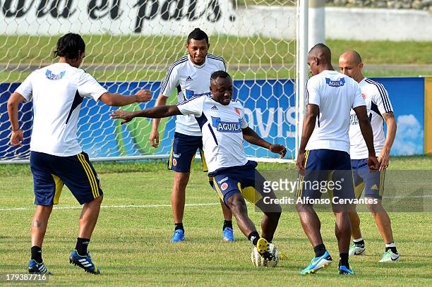 Abel Aguilar, Pablo Armero, Luis Amaranto Perea, Carlos Valdes and Elkin Soto of Colombia in action during a training session of Colombia on...
