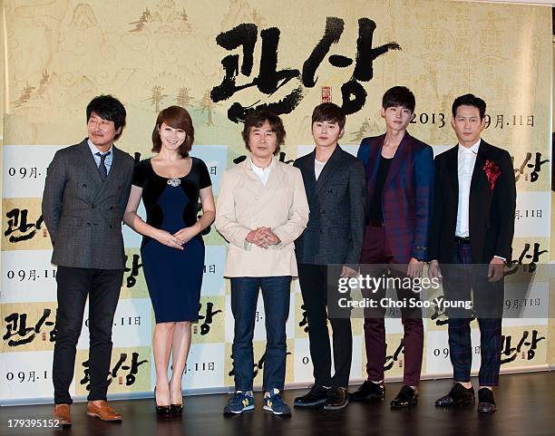 Song Kang-Ho, Kim Hye-Soo, BaeK Yoon-Sik, Jo Jeong-Seok, Lee Jong-Suk and Lee Jung-Jae attend the 'The Face Reader' press conference at Dongdaemun...