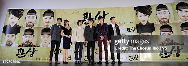 Song Kang-Ho, Kim Hye-Soo, BaeK Yoon-Sik, Jo Jeong-Seok, Lee Jong-Suk and Lee Jung-Jae attend the 'The Face Reader' press conference at Dongdaemun...