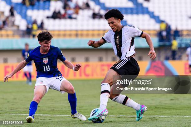 Paris Brunner of Germany dribbles Aiden Harangi of United States during FIFA U-17 World Cup Round of 16 match between Germany and USA at Si Jalak...