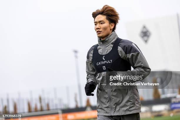 Ko Itakura runs during a training session of Borussia Moenchengladbach at Borussia-Park on November 21, 2023 in Moenchengladbach, Germany.
