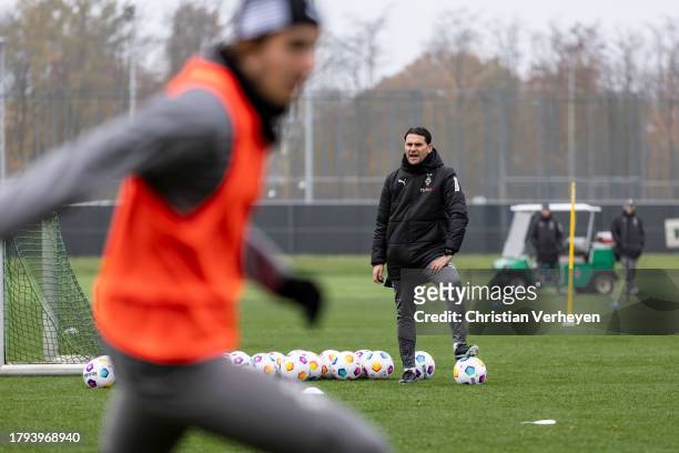 Head Coach Gerardo Seoane is seen during a training session of Borussia Moenchengladbach at Borussia-Park on November 21, 2023 in Moenchengladbach,...